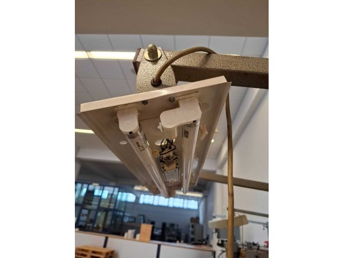 Lampe mit fehlender Abdeckung