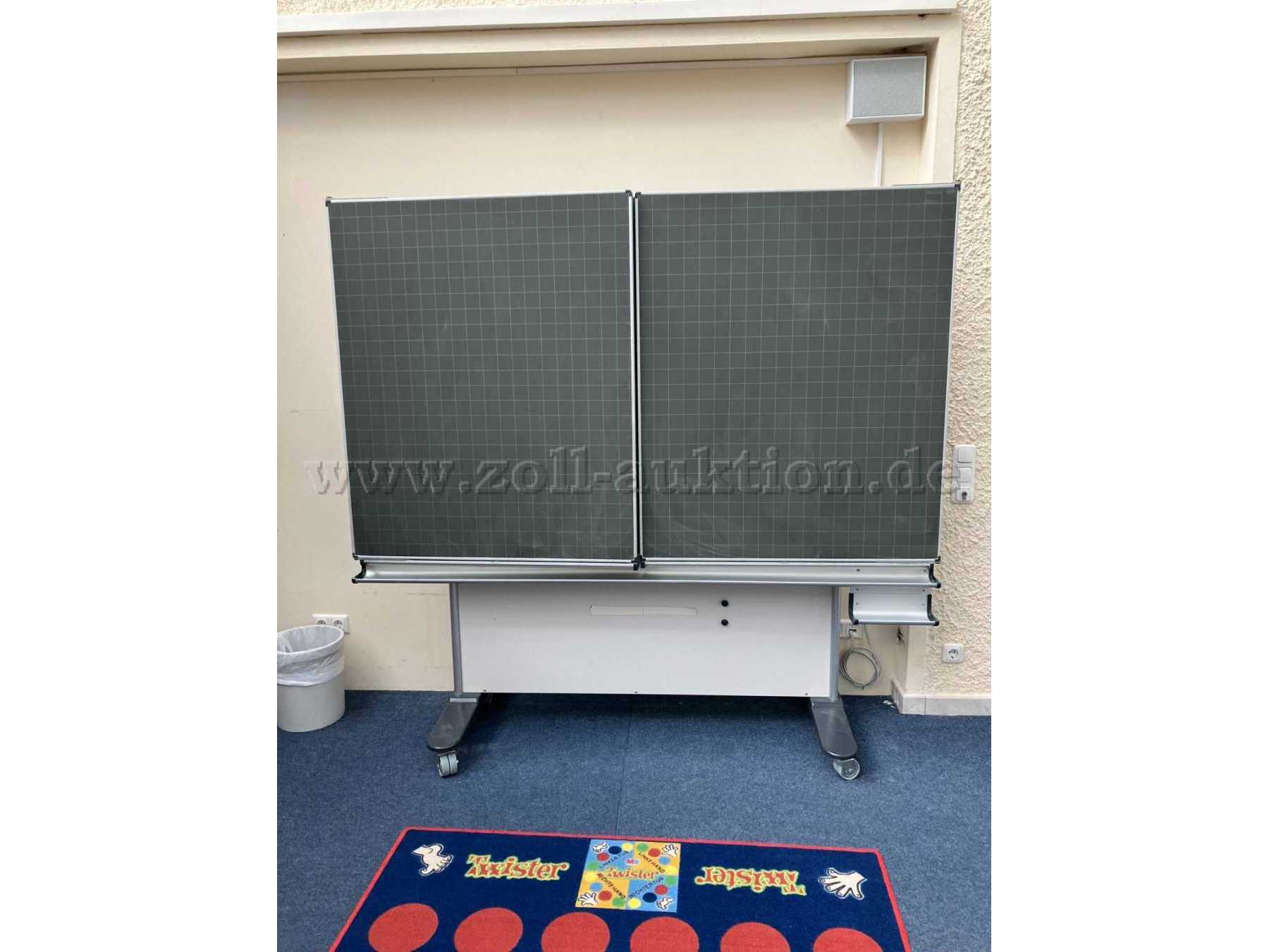 Schul-Schiefertafel auf Rollen