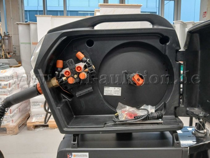 Detaillierter Einblick in den Drahtvorschub mit zusätzlichen Rollen für andere Drahtdurchmesser