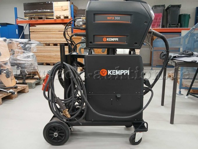 oben: Drahtvorschubkoffer
unten: FastMIGX