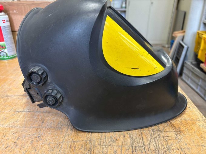 Schweißerhelm Automatikkopfschirm - Lehmair - re. Seite / Gebrauchsspuren und Kratzer