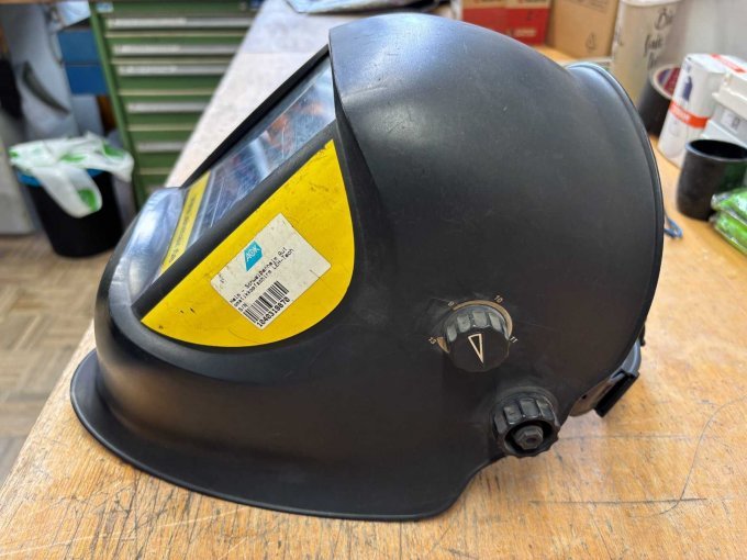 Schweißerhelm Automatikkopfschirm - Lehmair - li. Seite / Drehknopf / Gebrauchsspuren und Kratzer