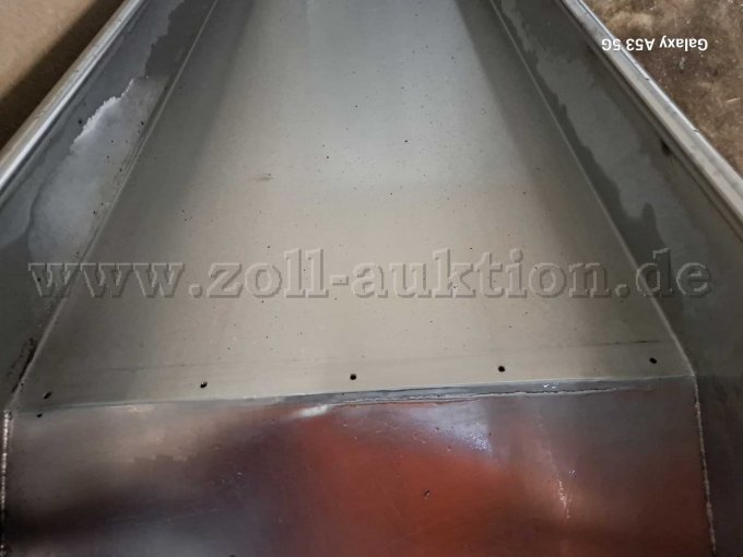 Sitzfläche oben mit Löcher für Wasserzufuhr