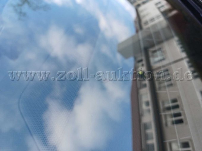 Windschutzscheibe, Steinschlag mit Rissbildung, Steinschlag repariert