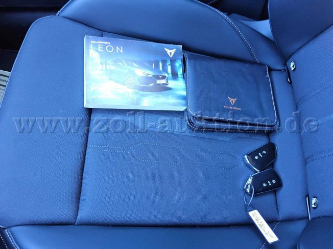 Bordmappe mit Fahrzeugschlüssel