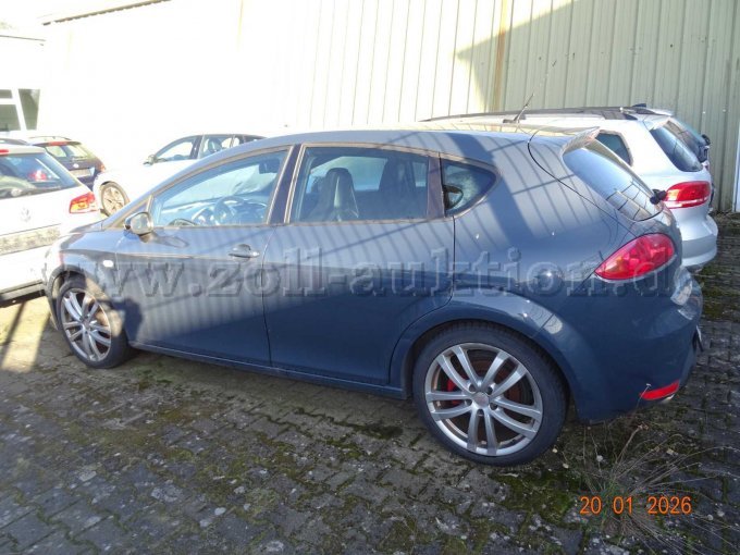 seitlich links hinten