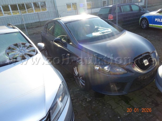 seitlich rechts vorn