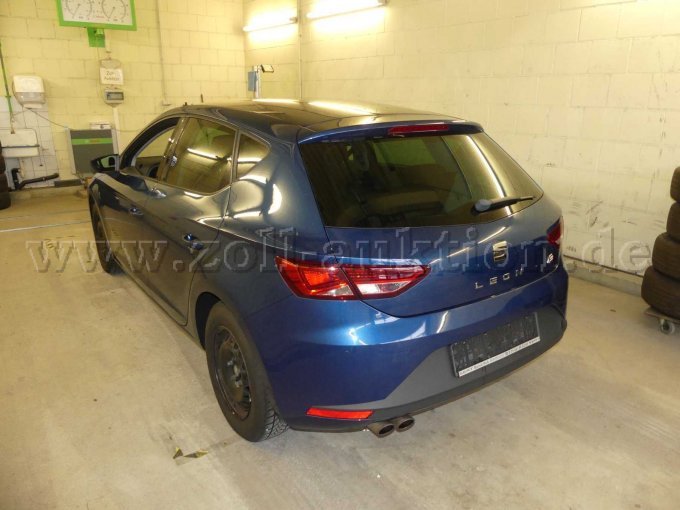 Ansicht Seat Leon hinten seitlich Fahrerseite