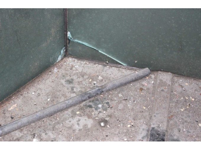 Defekte Scheibe innen