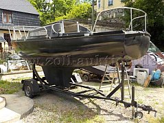 Heck- und Seitenansicht Segelboot