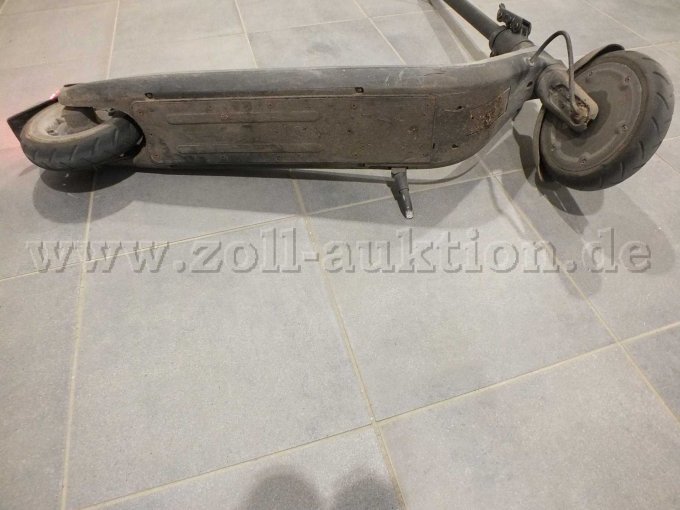 1 Segway "Ninebot KickScooter E2" met oplader – foto 3 – kavel bij Zoll-Auktion, Paderborn