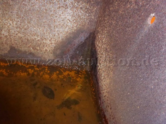 Innen links Anrostungen