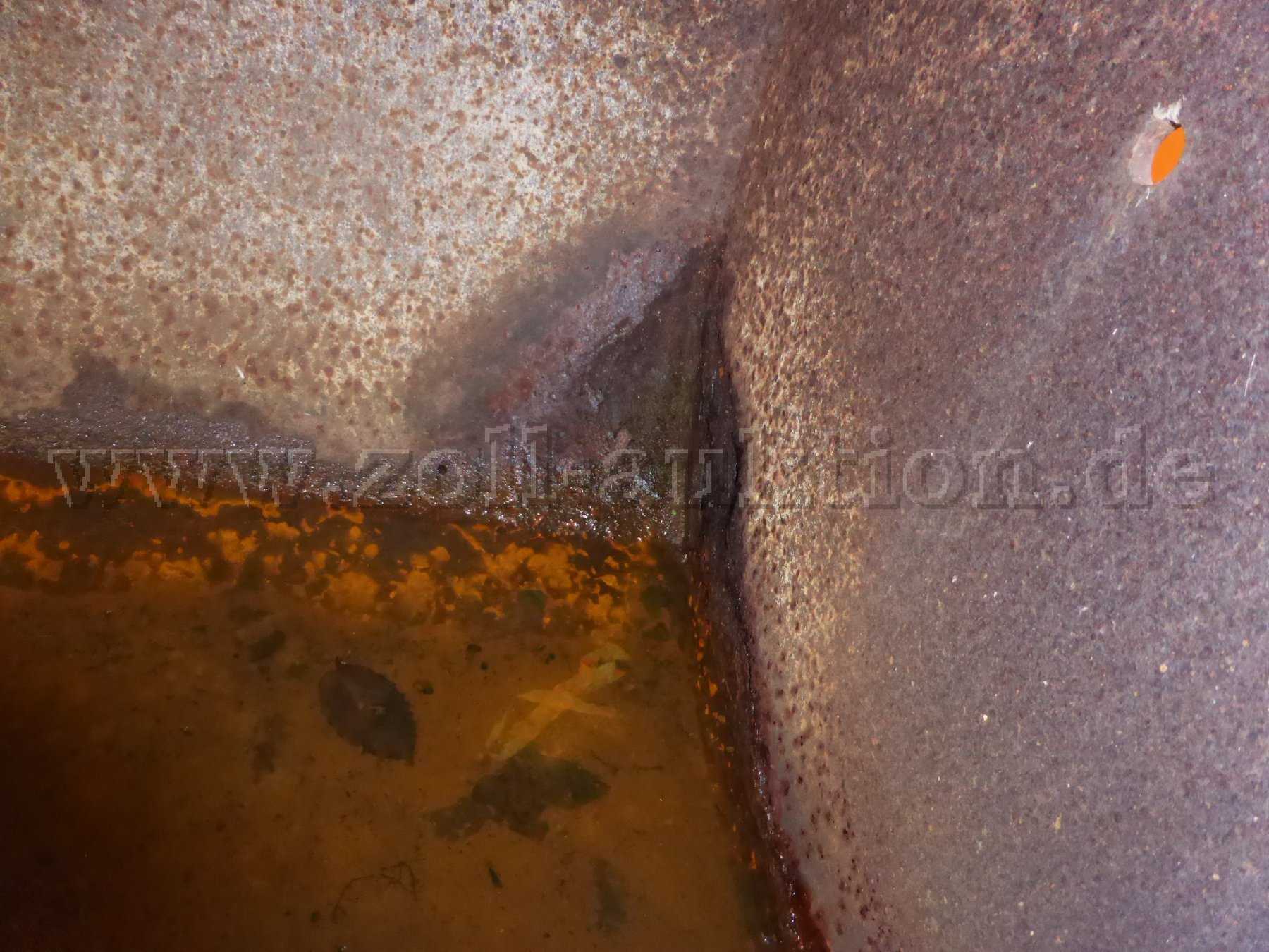 Innen links Anrostungen