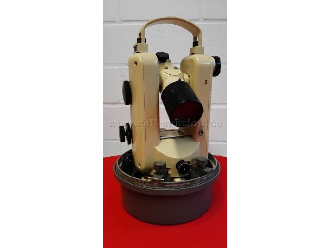 Instrument
vorne seitlich -1-