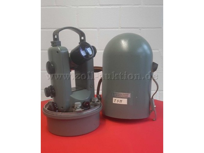 Instrument und Transportbehälter
vorne seitlich -2-