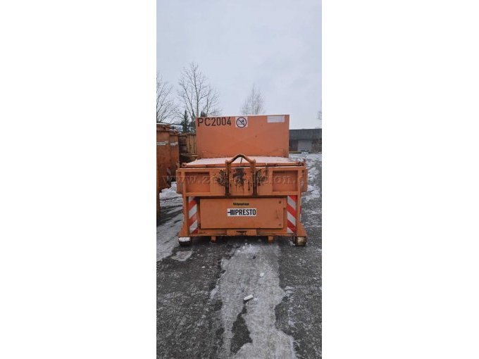 Container von vorne. Container von vorne.