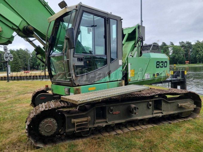 Hydraulikbagger links vorne