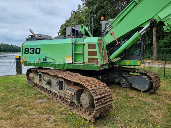 Hydraulikbagger rechts vorne