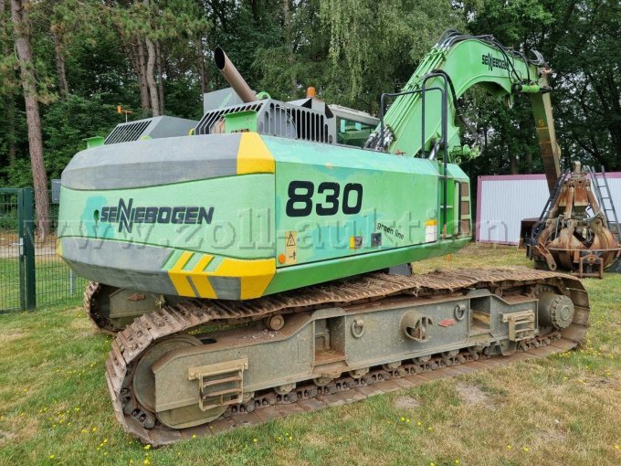 Hydraulikbagger rechts hinten