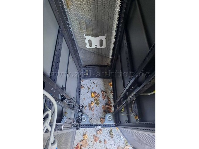 Serverschrank innere Unterseite