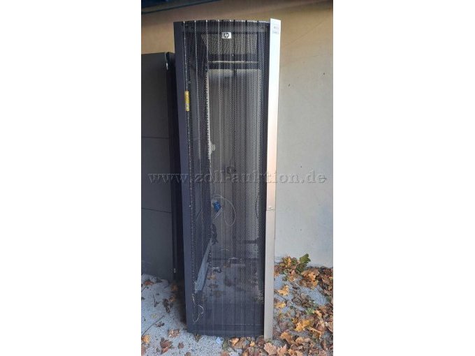 Serverschrank geschlossen von vorne