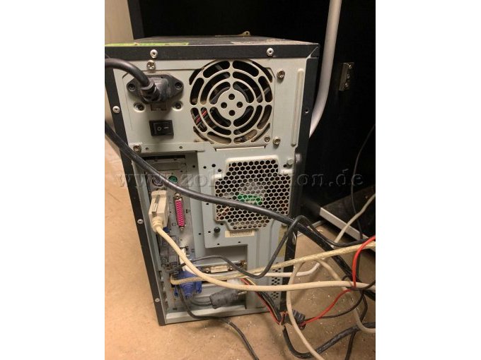 Anschlüsse am verbauten Windows XP Computer