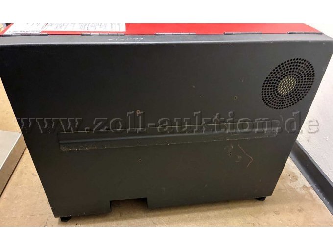 Rückansicht mit den unten liegenden Netz - und RJ45 Anschlüssen