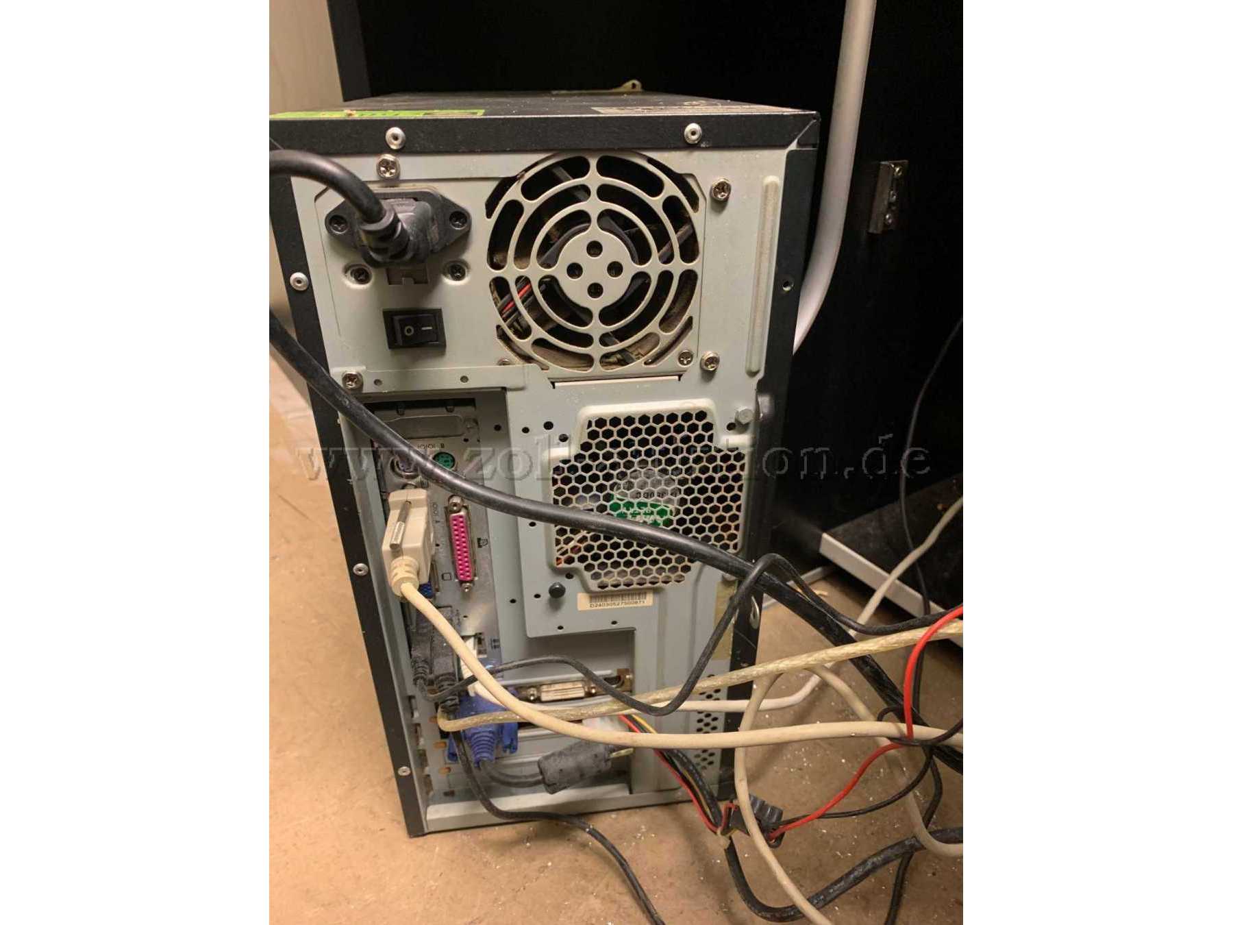 Anschlüsse am verbauten Windows XP Computer