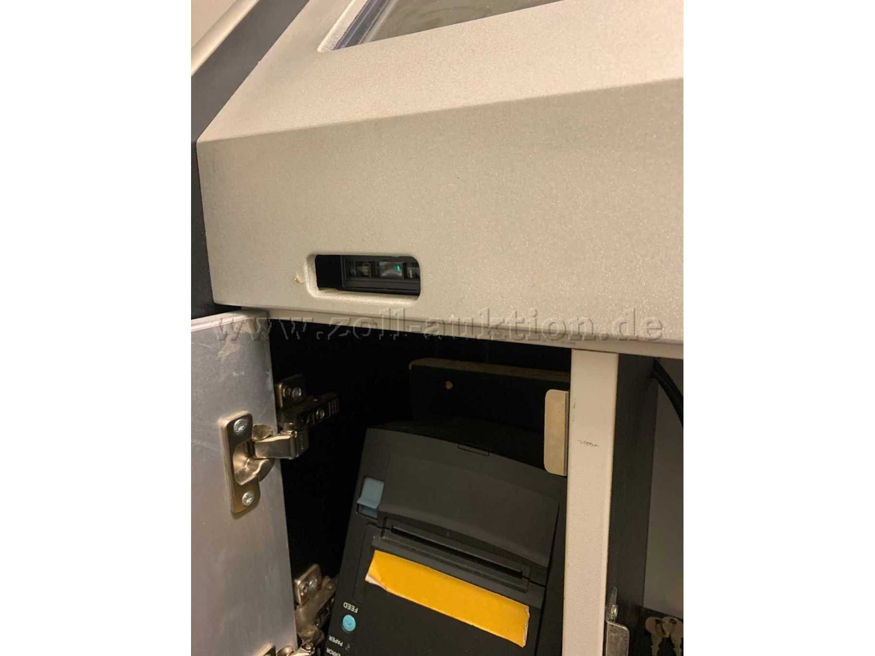 Vorderseite mit eingebauten Drucker und Scanner