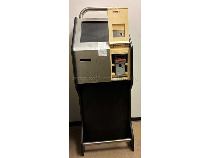 Vorderansicht mit geöffneter Klappe zum Geldscheinakzeptator.