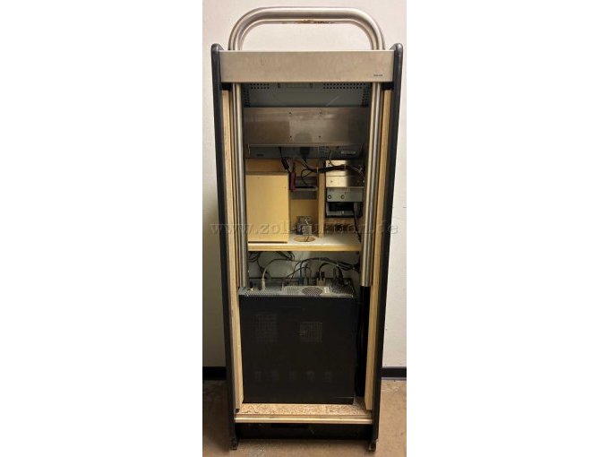 Rückseite mit herausgenommener Rückwand