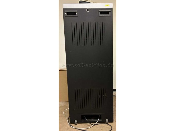 Rückseite mit Geräterückwand.