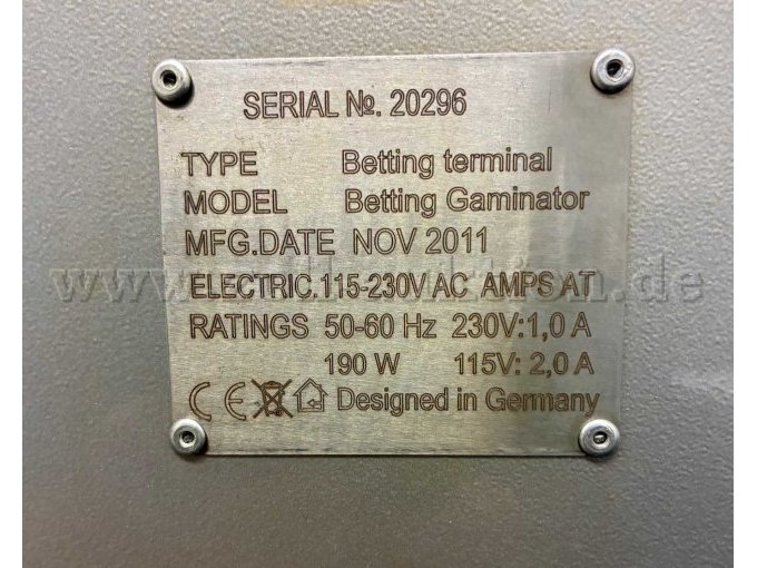 Typen- und Herstellungsschild an der linken Seite.