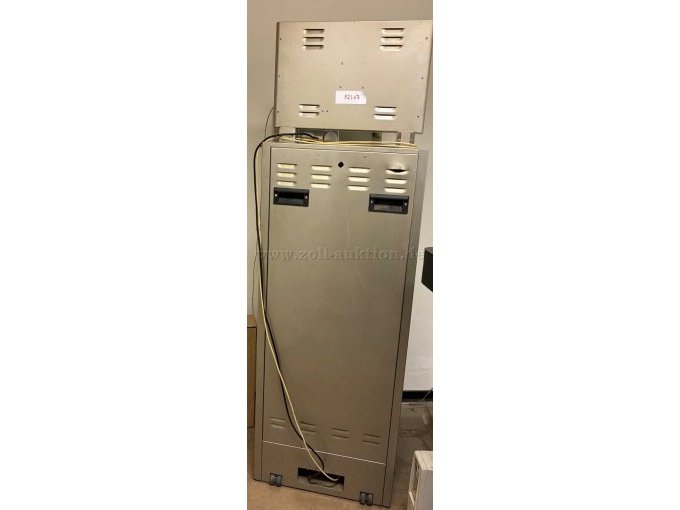 Rückseite mit geschlossener Rückseite