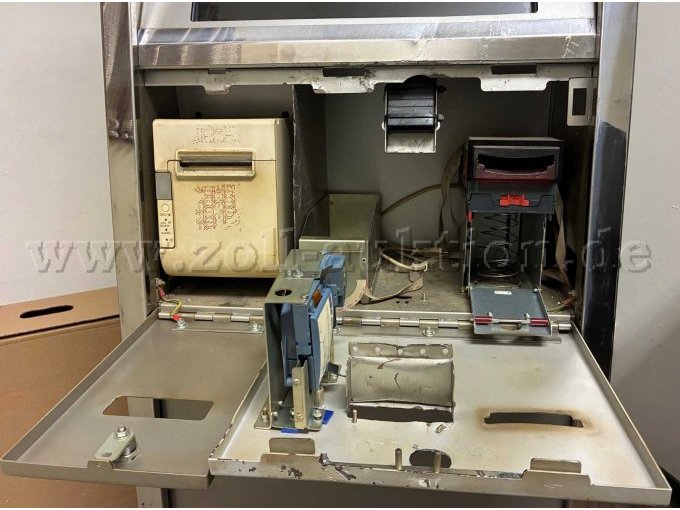 Geöffnete vordere Seitenklappe mit Thermodrucker, Münzzähler und Geldscheinakzeptator.