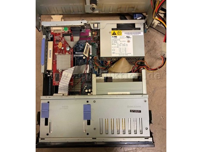 Geöffneter IBM Thinkcentre 8183.