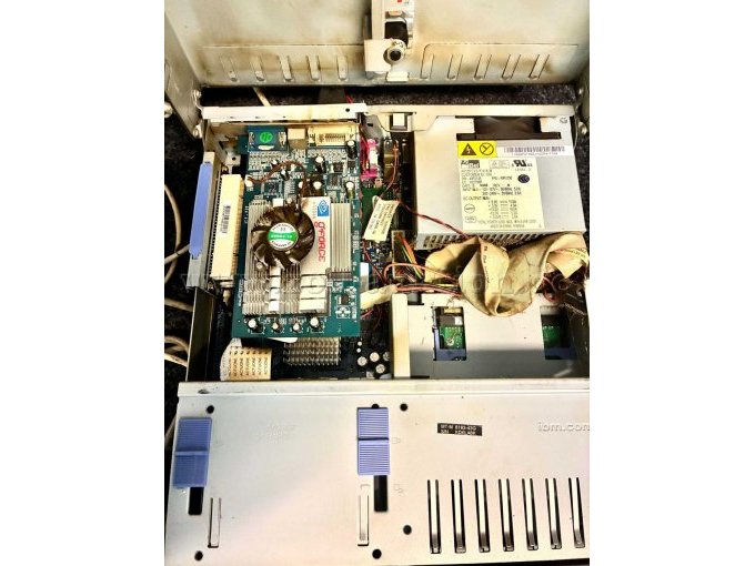 Nahsicht auf den geöffneten IBM Thingcentre 8183