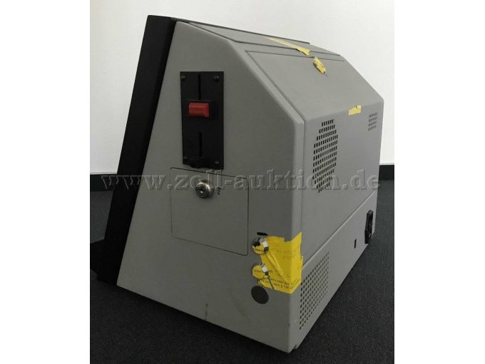 Rechte Geräteseite mit geschlossenem Münzfach.