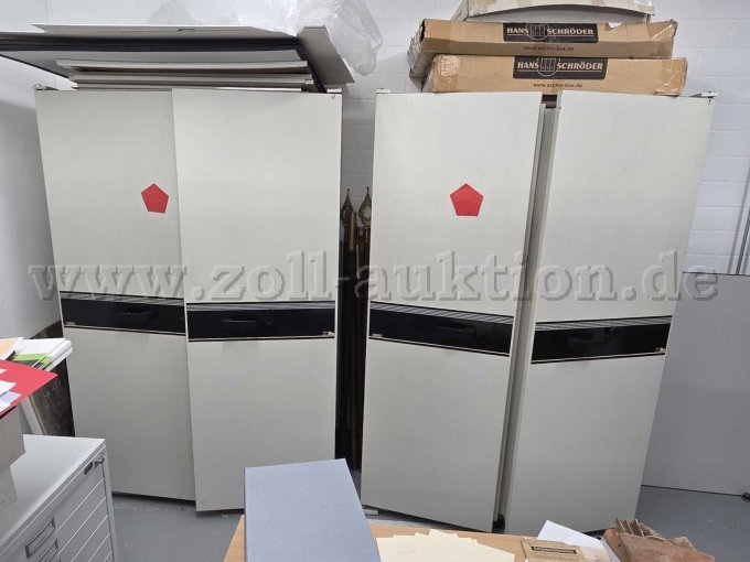 Beide Schränke außen Beide Schränke außen