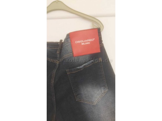 Label am Hosenbund hinten rechts