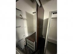 Schreibtisch und Rollcontainer