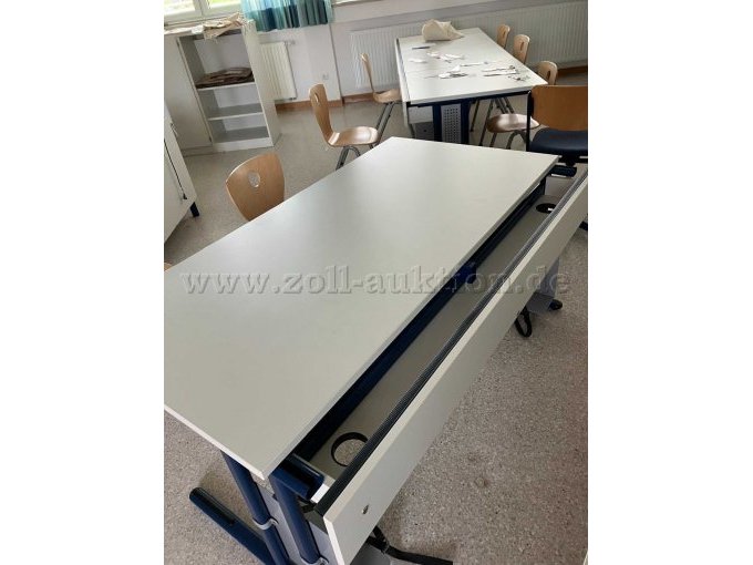 Computertisch ausgezogen