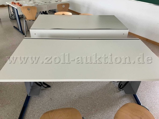 großer Computertisch