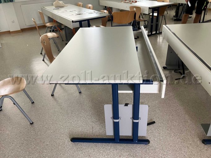 großer Computertisch ausgezogen - Seitenansicht
