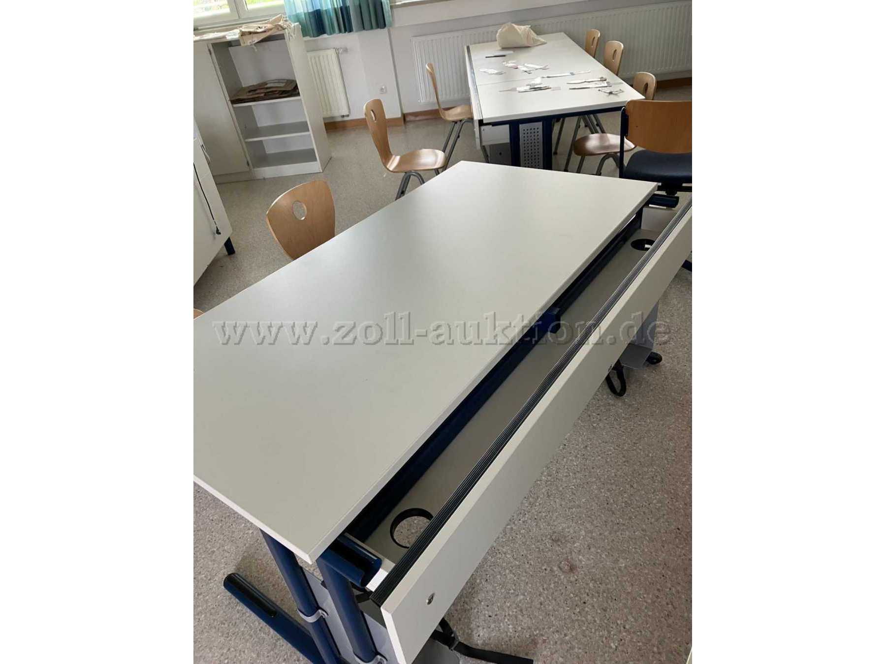 Computertisch ausgezogen