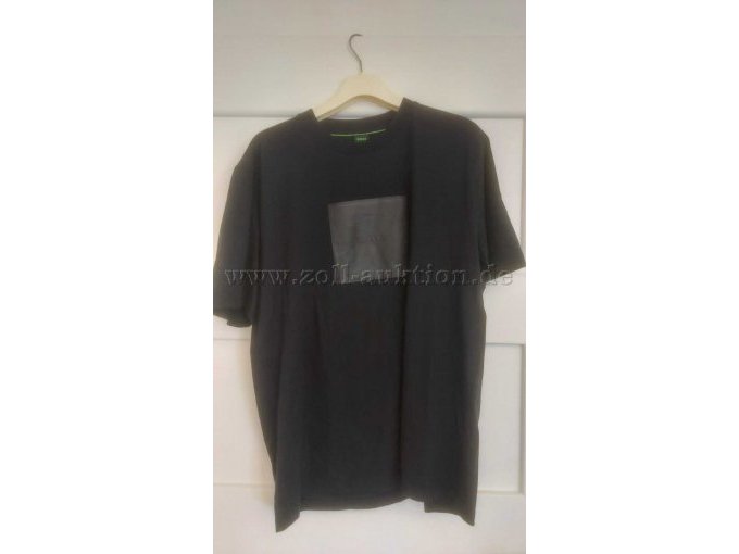 schwarzes Shirt mit Logo vorne