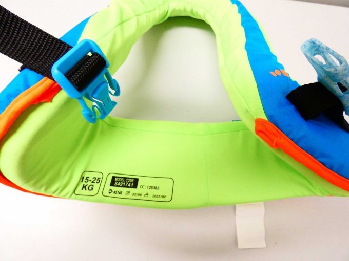 Schwimmbrille Naibiji_ geöffnet und Blick auf Angaben