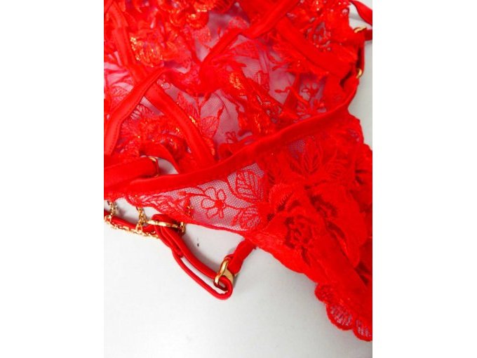 Roter Body- Nahansicht blumiges Spitzenmuster