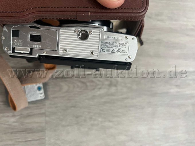 Gebrauchsspuren und Kratzer auf der Unterseite