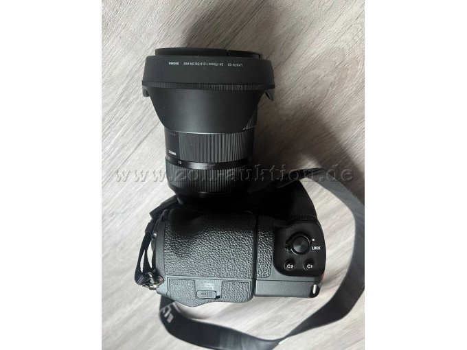 Kamrera Sony Alpha 7 IV mit Objektiv Sigma 24-70mm